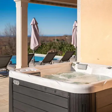 Beautiful Kadore With Pool In Porec
