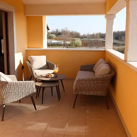 Beautiful Kadore With Pool In Porec Villa
