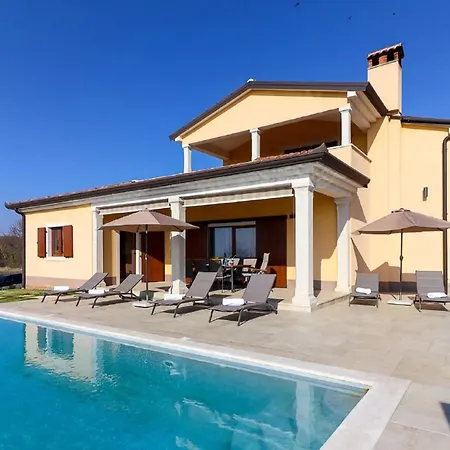 Beautiful Kadore With Pool In Porec * Višnjan