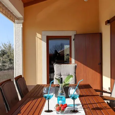 Beautiful Kadore With Pool In Porec